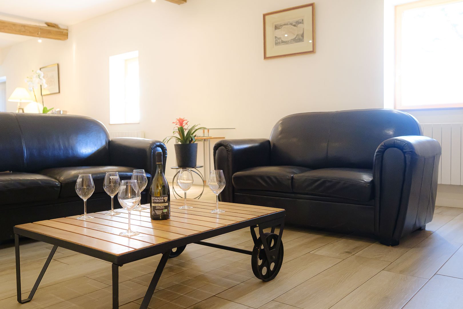 Le Chai, sa salle de réception, Domaine des Gauliers, gîtes de groupe 5 étoiles meublé de tourisme pour vos vacances en Anjou viticole